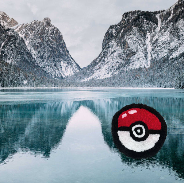 Hand-tufted round Pokéball rug in red, white and black, 20 cm, handmade in Spain by VTTTF