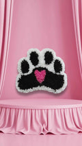 Pink hand-tufted cat paw rug, 20x15 cm, handmade in Spain by VTTTF