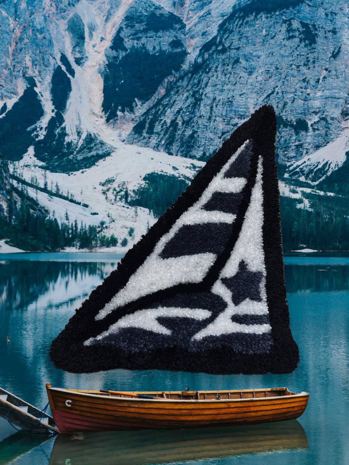 Hand-tufted Admiral ship custom logo rug with black and white zebra stripes, 20x25 cm, by VTTTF